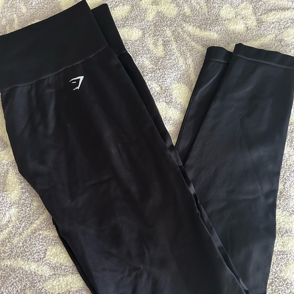 Gym shark leggings